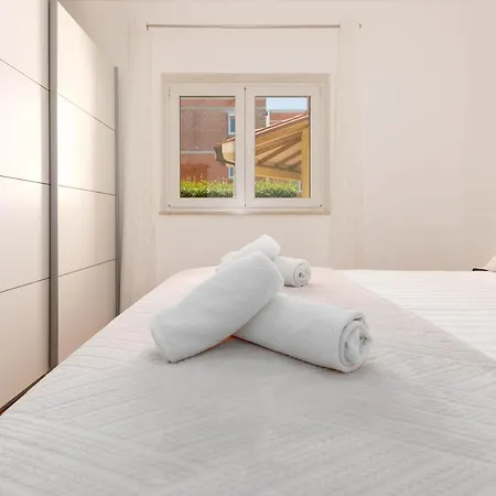 Vakantiehuis Lucija, Stinjan