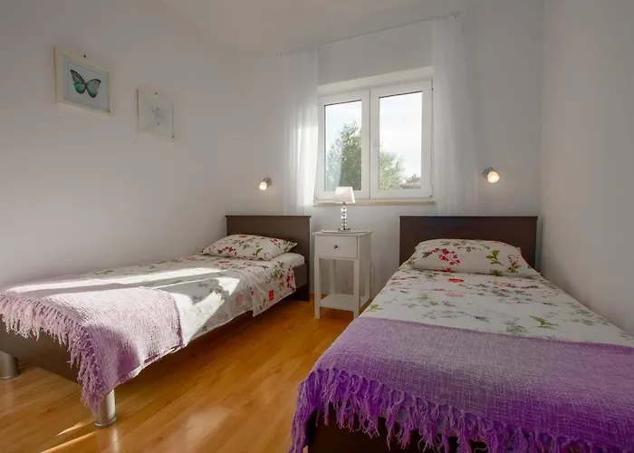 Holiday home Lucija, Stinjan